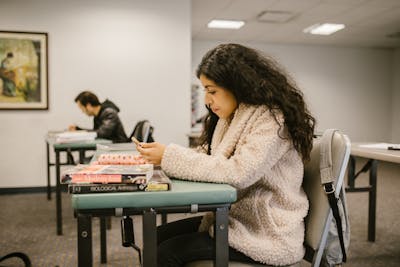 دراسة اللغة بالخارج