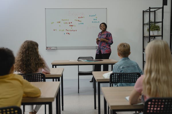افضل دراسة لغة انجليزية في الخارج مع العمودي